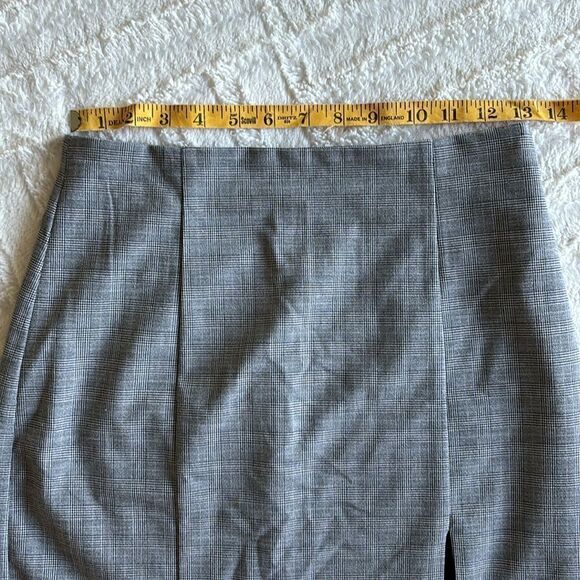 Plaid black & white mini skirt Forever 21 Slit in front corner size small - Picture 5 of 6
